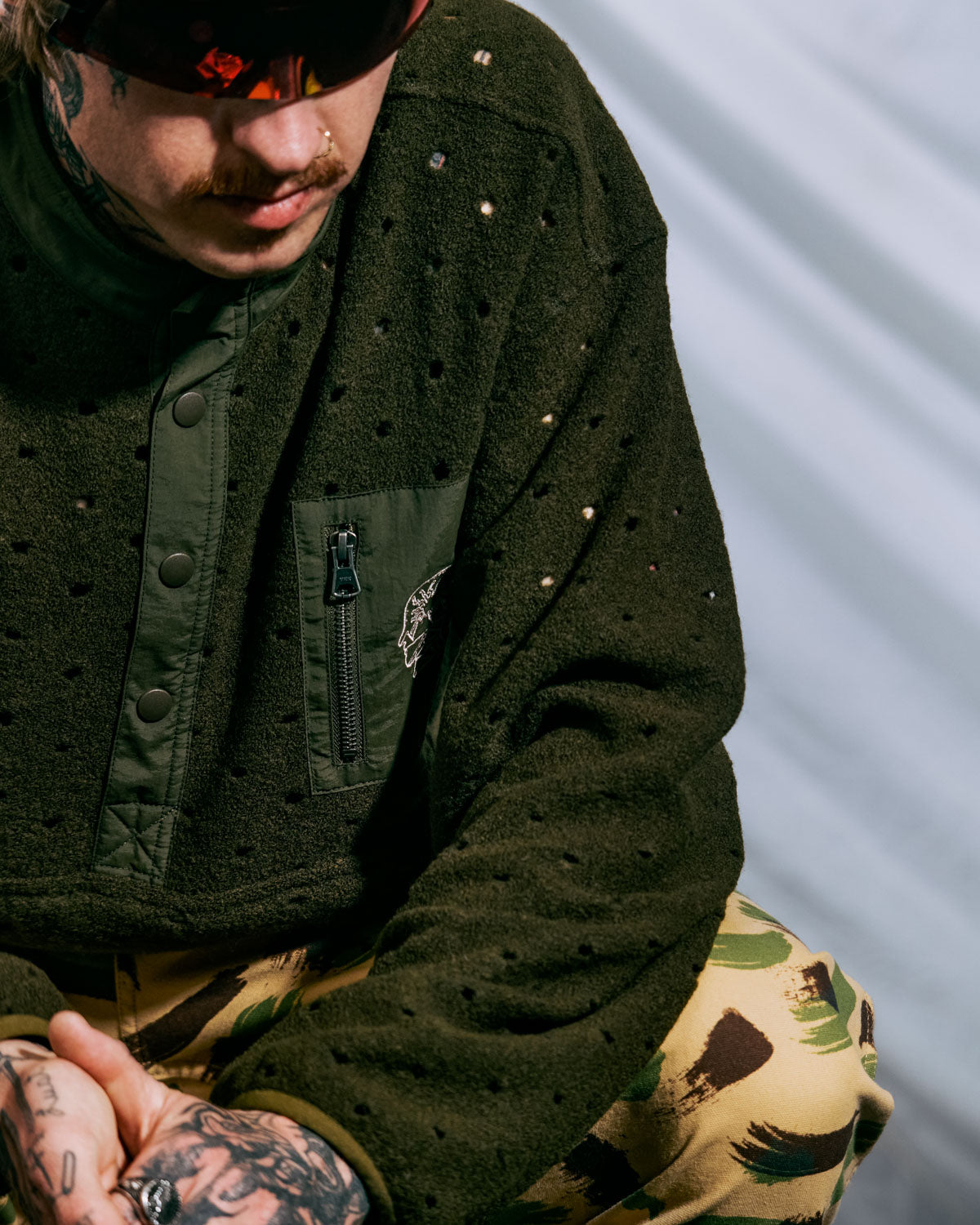 Hole Mock Neck Pullover - Olive 4