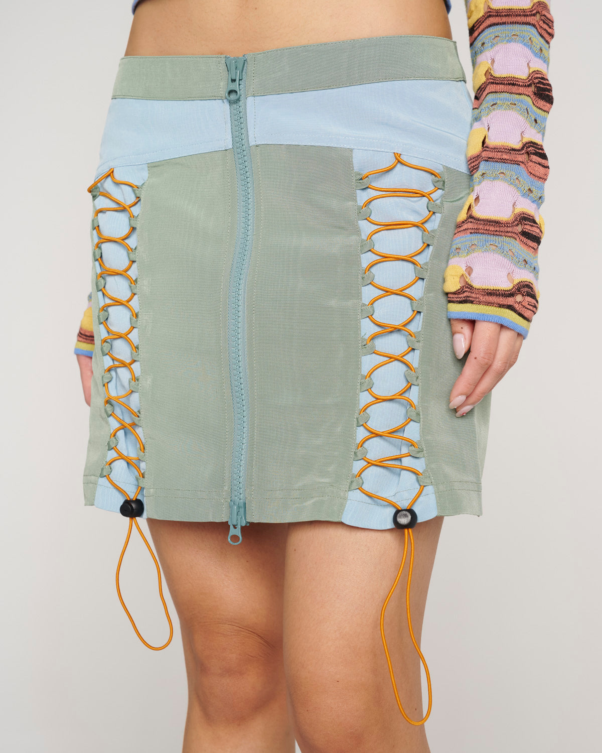 Zip tight outlet skirt